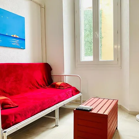 Red Calmette Apartment *